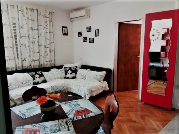 Apartment Tea Τσέτινιε Εξωτερικό φωτογραφία